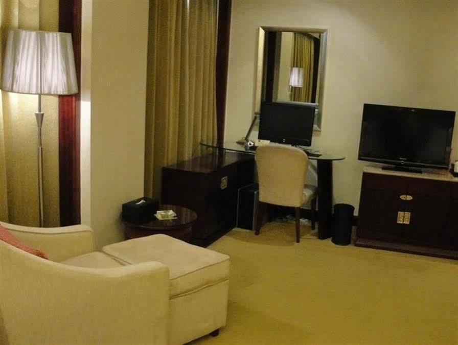 Harbour Metropolis Hotel Фошан Екстериор снимка